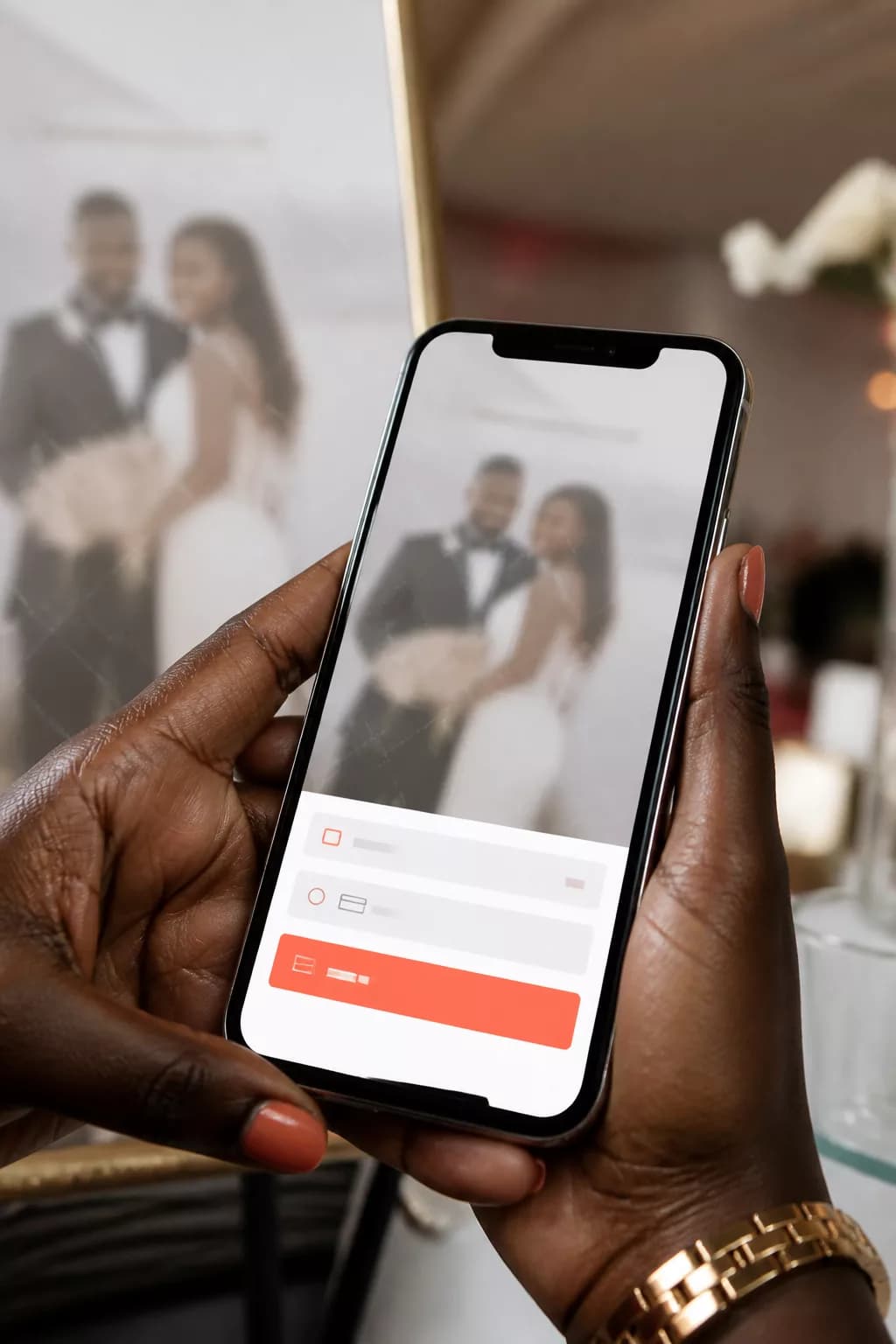 Client payant ses photos d’événement via Mobile Money sur son téléphone